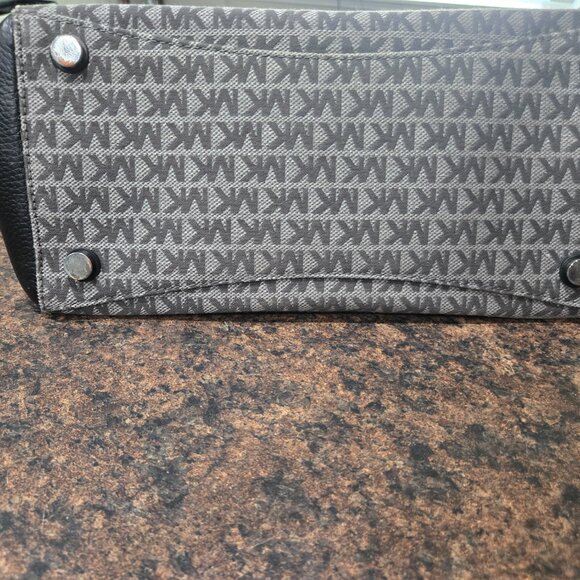 Michael Kors Purse - Picture 5 of 5